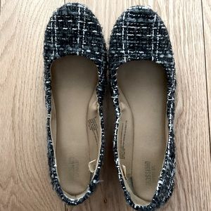 Mossimo gray and white knit/tweed flats